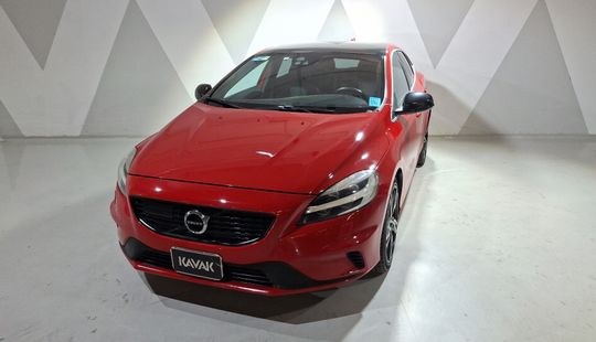 Volvo • V40