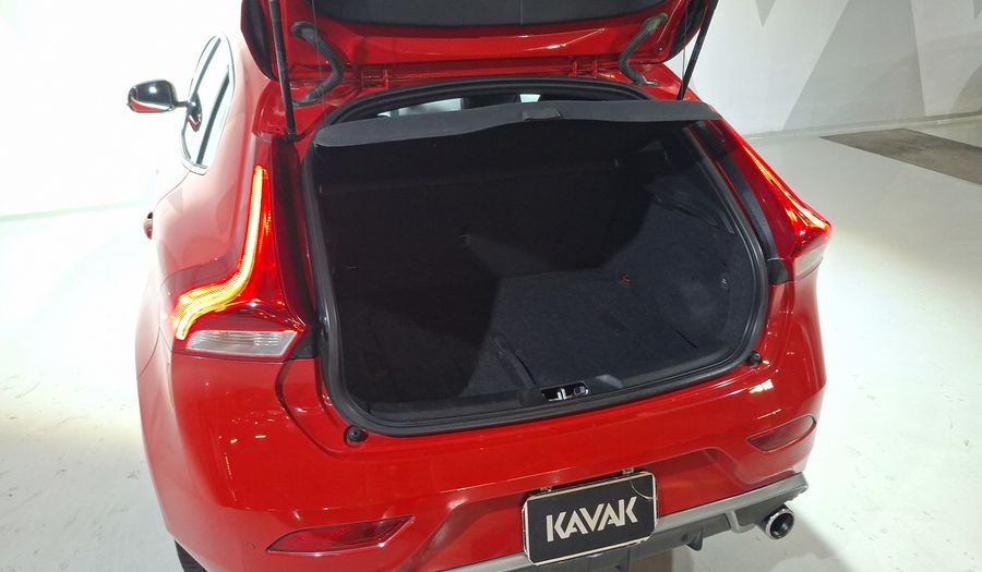 Volvo V40 2.0 R-DESIGN T5 Hatchback 2017