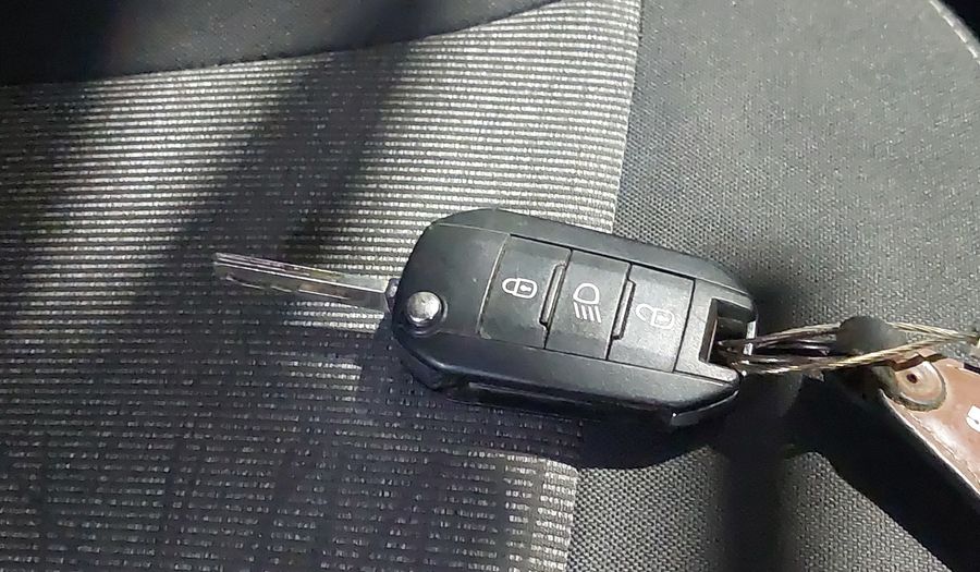 Peugeot 208 1.2 ACTIVE Hatchback 2018