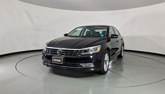 Volkswagen • Passat