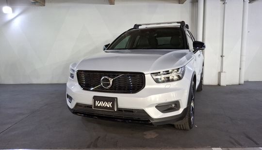 Volvo • XC40