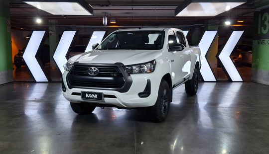 Toyota • Hilux