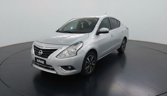 Nissan • Versa