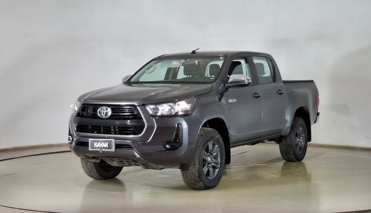 Toyota • Hilux