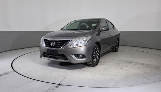 Nissan • Versa