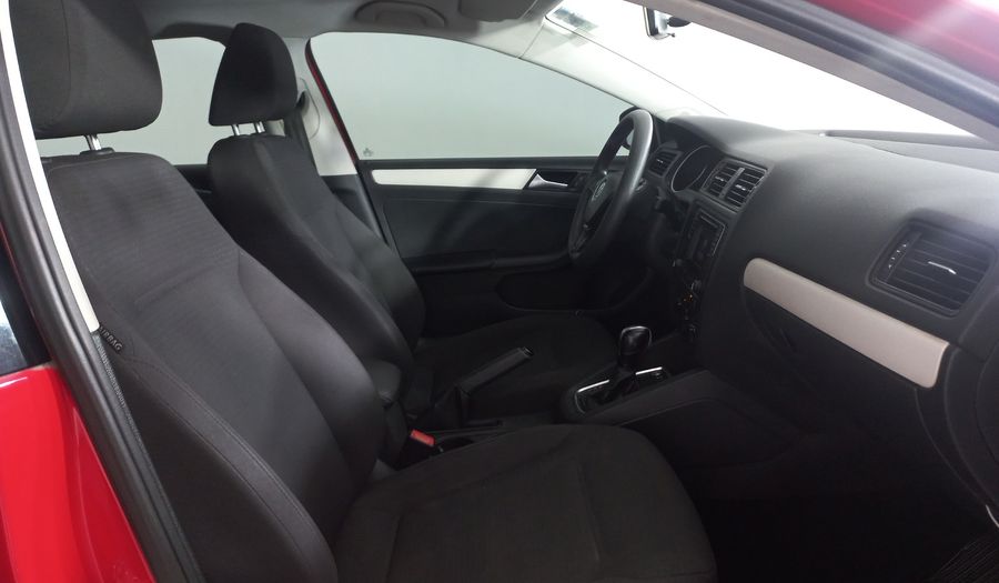 Volkswagen Jetta 2.5 COMFORTLINE TIP. BOLSAS AIRE DEL. Sedan 2018