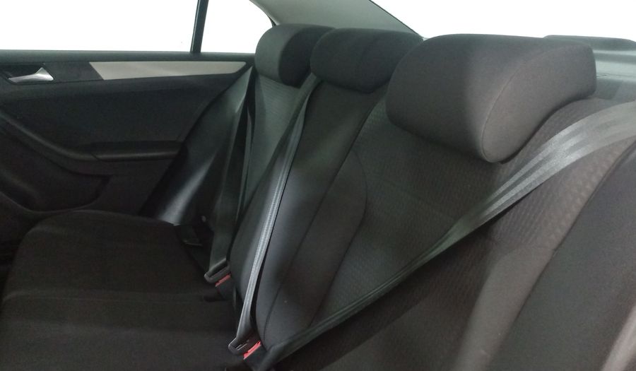 Volkswagen Jetta 2.5 COMFORTLINE TIP. BOLSAS AIRE DEL. Sedan 2018