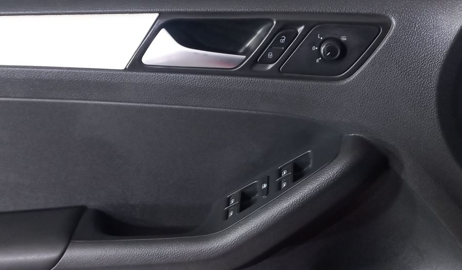 Volkswagen Jetta 2.5 COMFORTLINE TIP. BOLSAS AIRE DEL. Sedan 2018