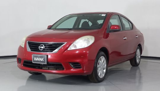 Nissan • Versa