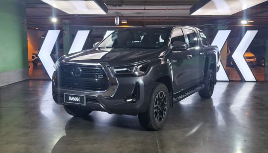 Toyota • Hilux