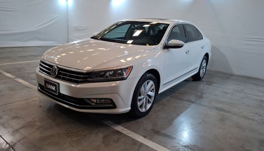 Volkswagen • Passat