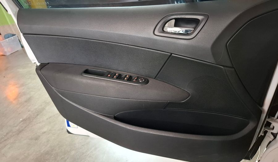 Peugeot 308 1.6 ACTIVE Hatchback 2016