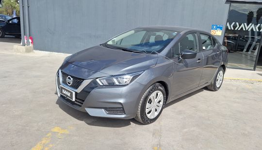 Nissan • Versa