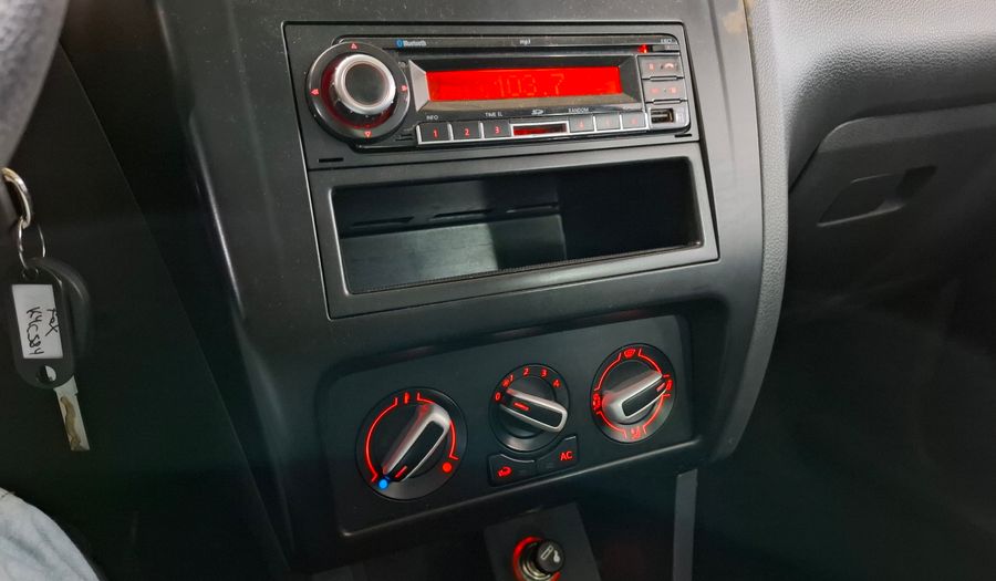 Volkswagen Fox 1.6 TRENDLINE Hatchback 2012