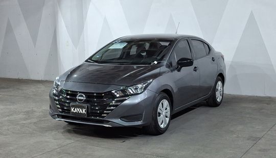 Nissan • Versa