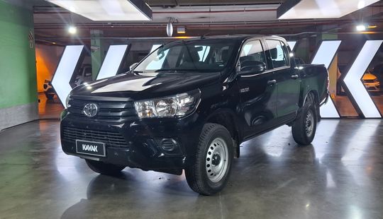 Toyota • Hilux