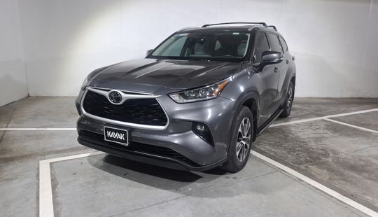 Toyota • Highlander