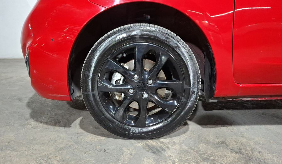 Nissan March 1.6 EXCLUSIVE BI-TONO AUTO Hatchback 2020