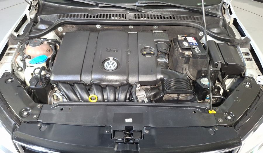 Volkswagen Jetta 2.5 TRENDLINE MT Sedan 2018
