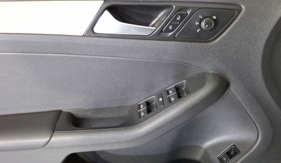 Volkswagen Jetta 2.5 TRENDLINE MT Sedan 2018