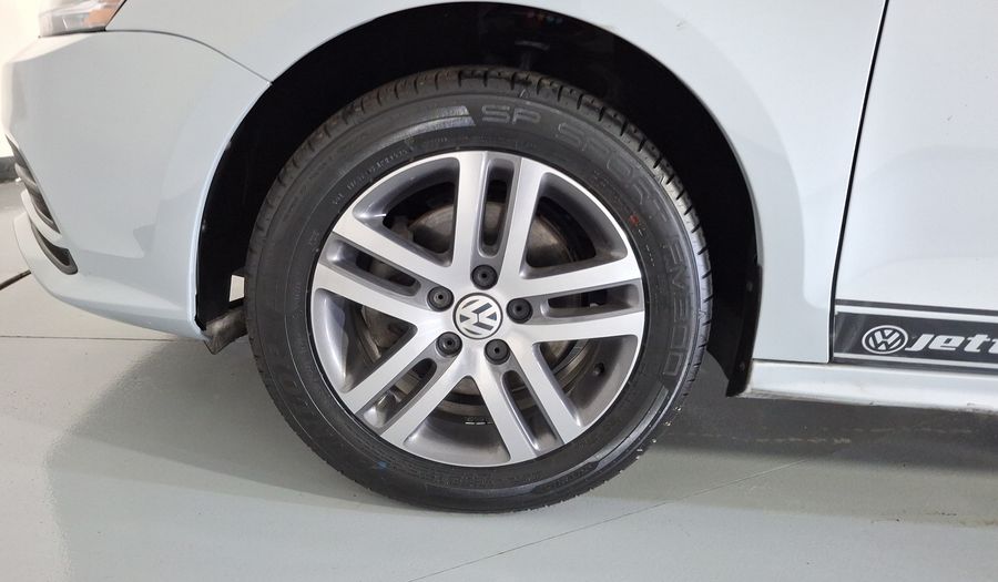 Volkswagen Jetta 2.5 TRENDLINE MT Sedan 2018