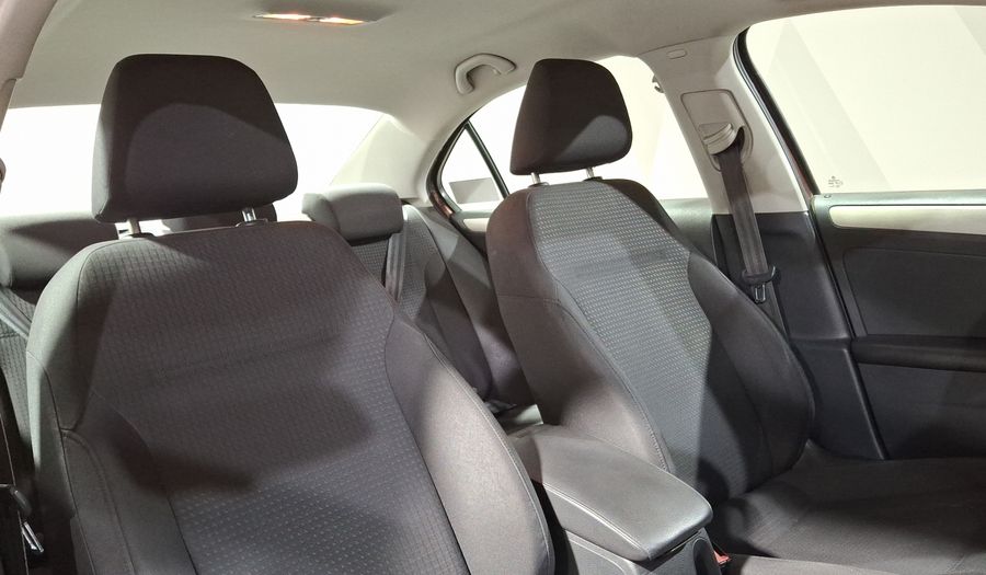 Volkswagen Jetta 2.5 TRENDLINE TIP. Sedan 2016