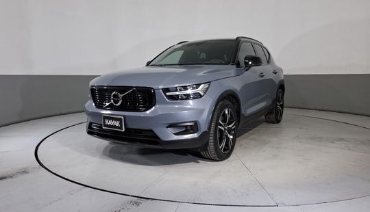 Volvo • XC40