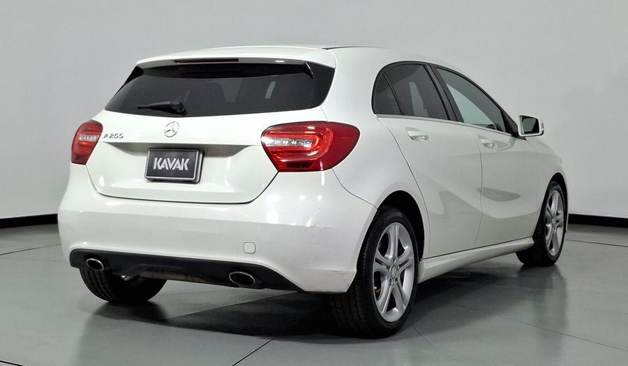 Mercedes Benz Clase A 1.6 200 CGI 7G-DCT Hatchback 2013