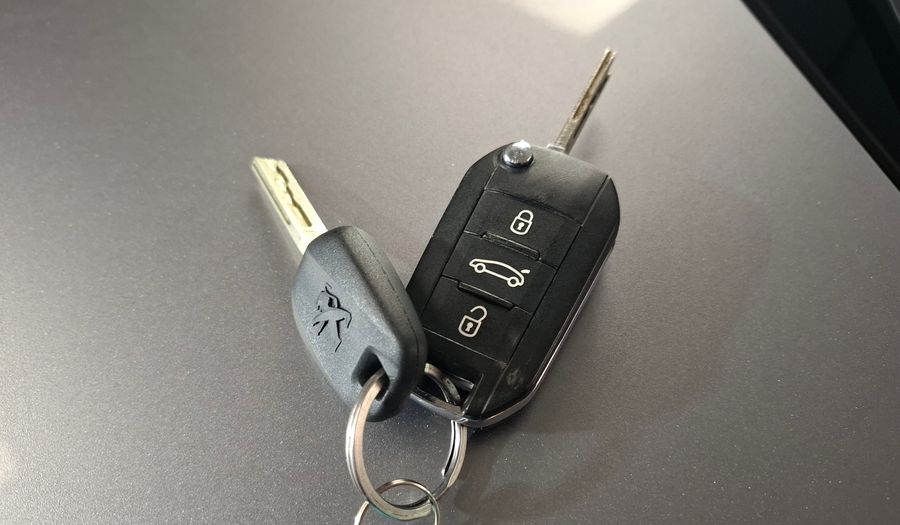 Peugeot 208 1.6L STYLE TIPTRONIC Hatchback 2023