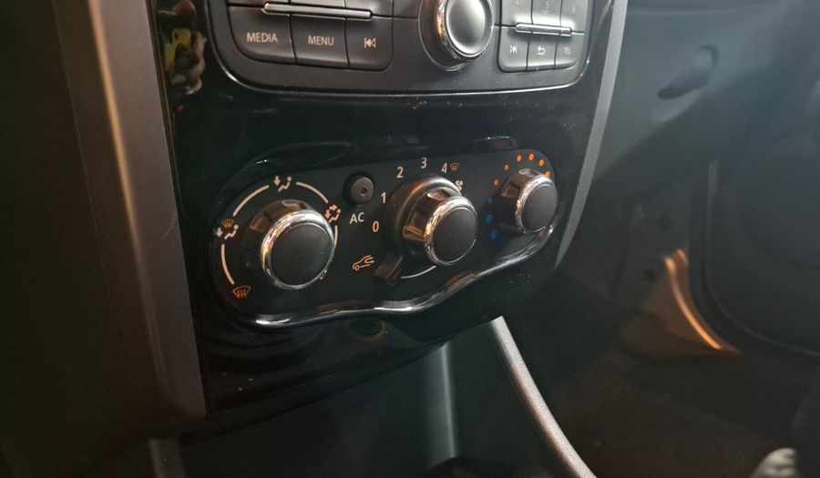 Renault Sandero 1.6 16V PH2 CONFORT Hatchback 2011