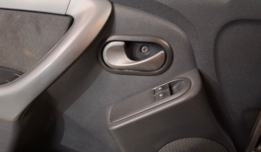 Renault Sandero 1.6 16V PH2 CONFORT Hatchback 2011