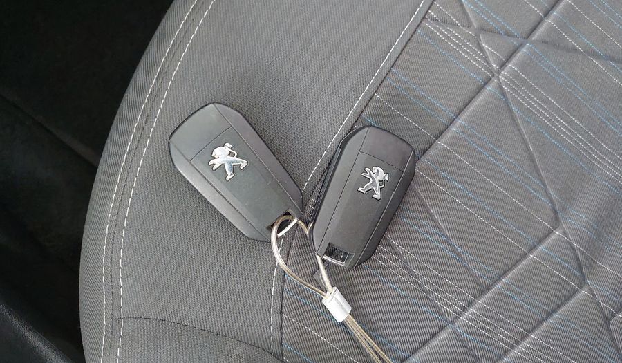 Peugeot 208 1.6 16V FLEX GRIFFE BVA Hatchback 2015