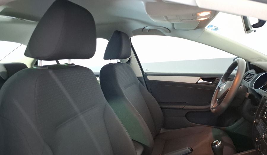 Volkswagen Jetta 2.5 TRENDLINE MT Sedan 2017