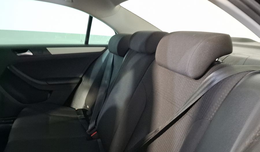 Volkswagen Jetta 2.5 TRENDLINE MT Sedan 2017
