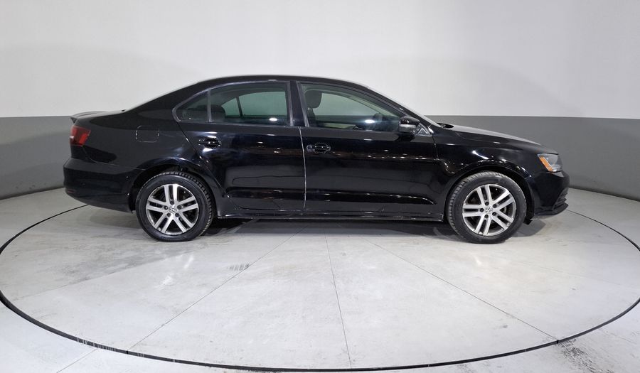 Volkswagen Jetta 2.5 TRENDLINE MT Sedan 2017