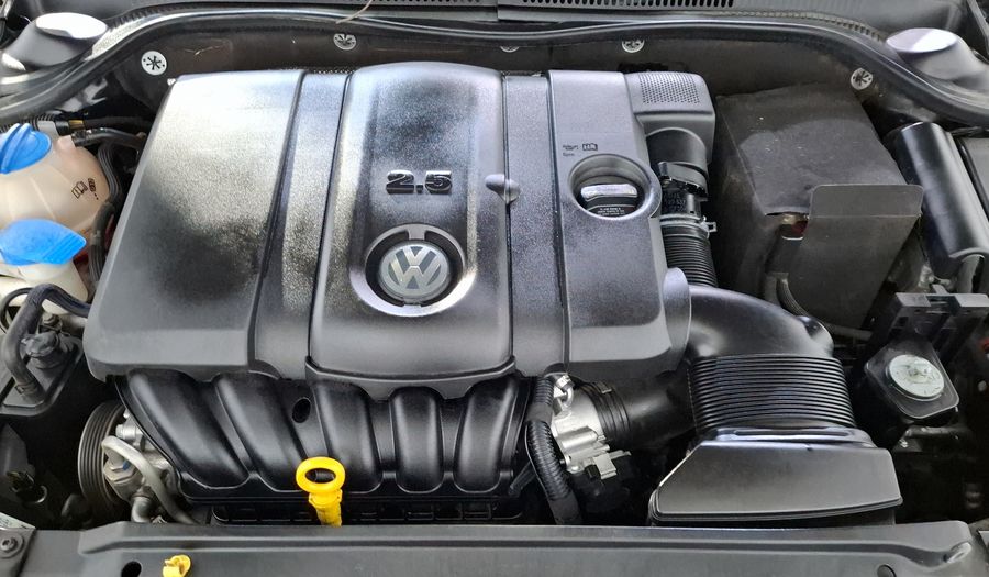 Volkswagen Jetta 2.5 TRENDLINE MT Sedan 2017
