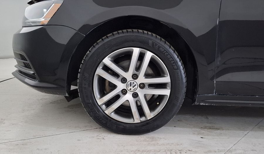 Volkswagen Jetta 2.5 TRENDLINE MT Sedan 2017
