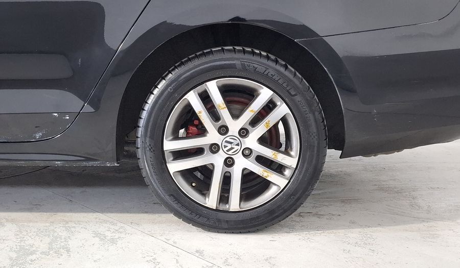 Volkswagen Jetta 2.5 TRENDLINE MT Sedan 2017