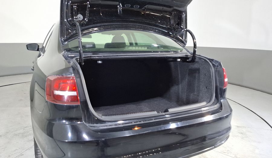 Volkswagen Jetta 2.5 TRENDLINE MT Sedan 2017