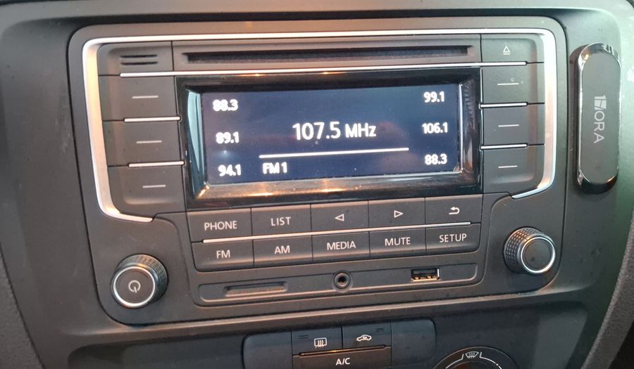 Volkswagen Jetta 2.5 TRENDLINE MT Sedan 2017