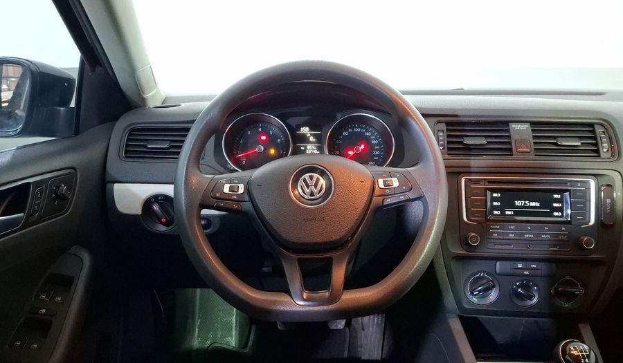 Volkswagen Jetta 2.5 TRENDLINE MT Sedan 2017