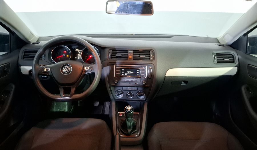 Volkswagen Jetta 2.5 TRENDLINE MT Sedan 2017