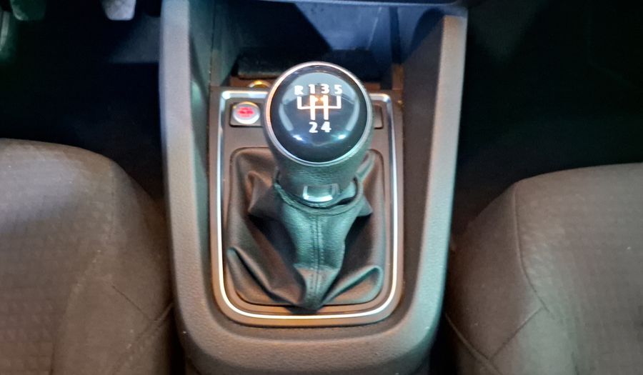 Volkswagen Jetta 2.5 TRENDLINE MT Sedan 2017
