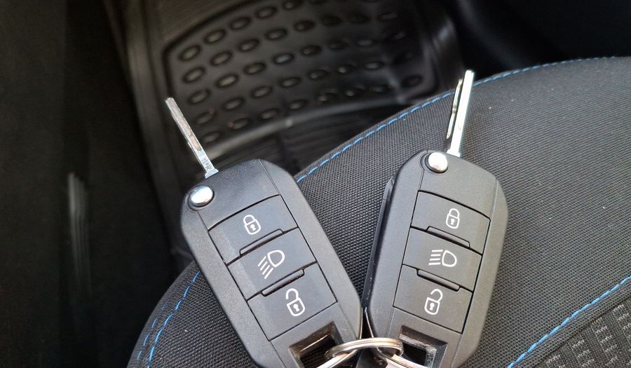 Peugeot 208 1.2 PURETECH 82 HP SIGNATURE Hatchback 2019