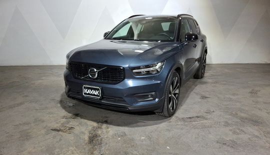 Volvo • XC40