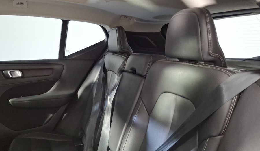 Volvo Xc40 2.0 T4 MOMENTUM AUTO Suv 2021