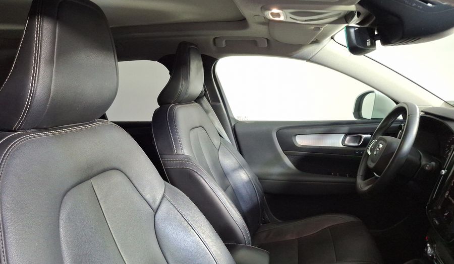Volvo Xc40 2.0 T4 MOMENTUM AUTO Suv 2021