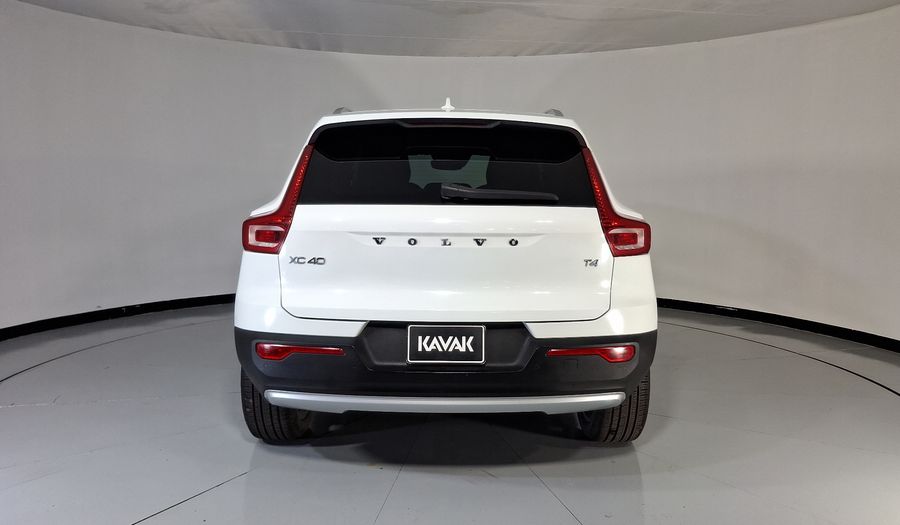 Volvo Xc40 2.0 T4 MOMENTUM AUTO Suv 2021
