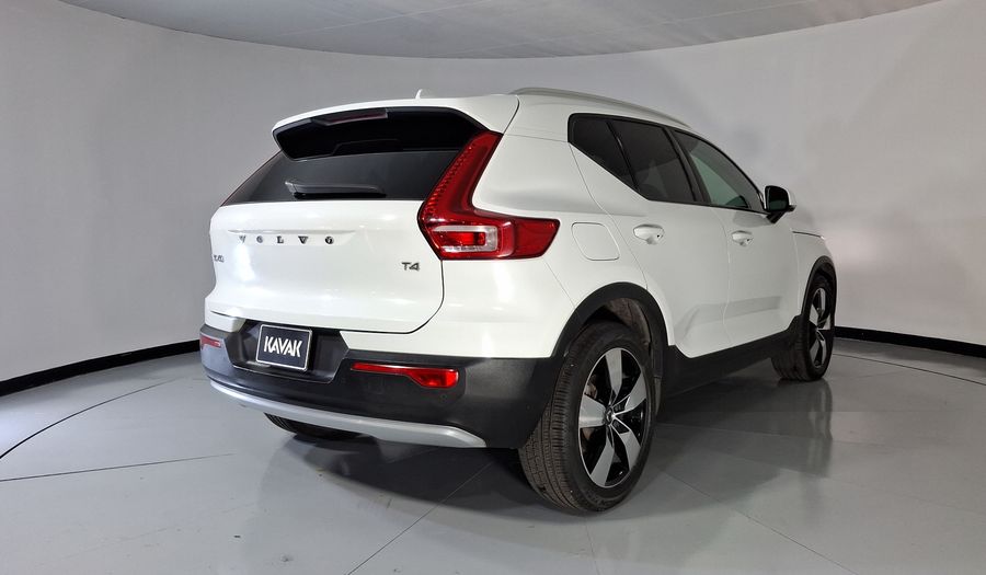 Volvo Xc40 2.0 T4 MOMENTUM AUTO Suv 2021