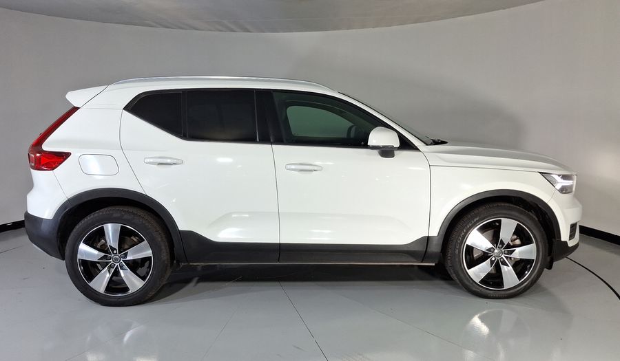 Volvo Xc40 2.0 T4 MOMENTUM AUTO Suv 2021